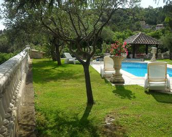 Family villa private pool not overlooked - Cabasse - Piscina