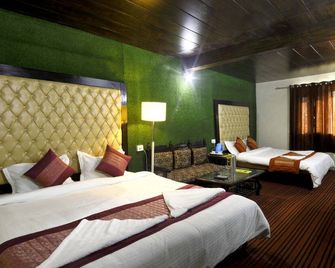 Hotel Kausani Retreat - Kausani - Bedroom