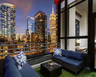 DoubleTree by Hilton Hotel New York City - Chelsea - ניו יורק - מרפסת