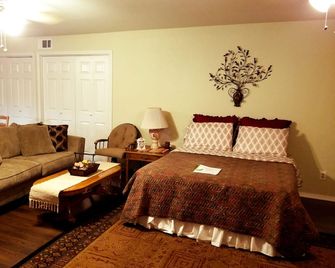 Charming Downstairs Unit - Oakhurst - Schlafzimmer