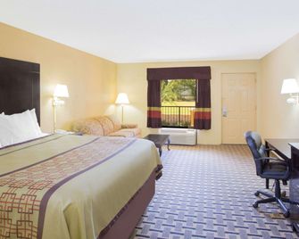 Days Inn by Wyndham Andalusia - Андалусія - Спальня