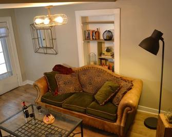 Historic Downtown Hudson Rental - Hudson - Living room