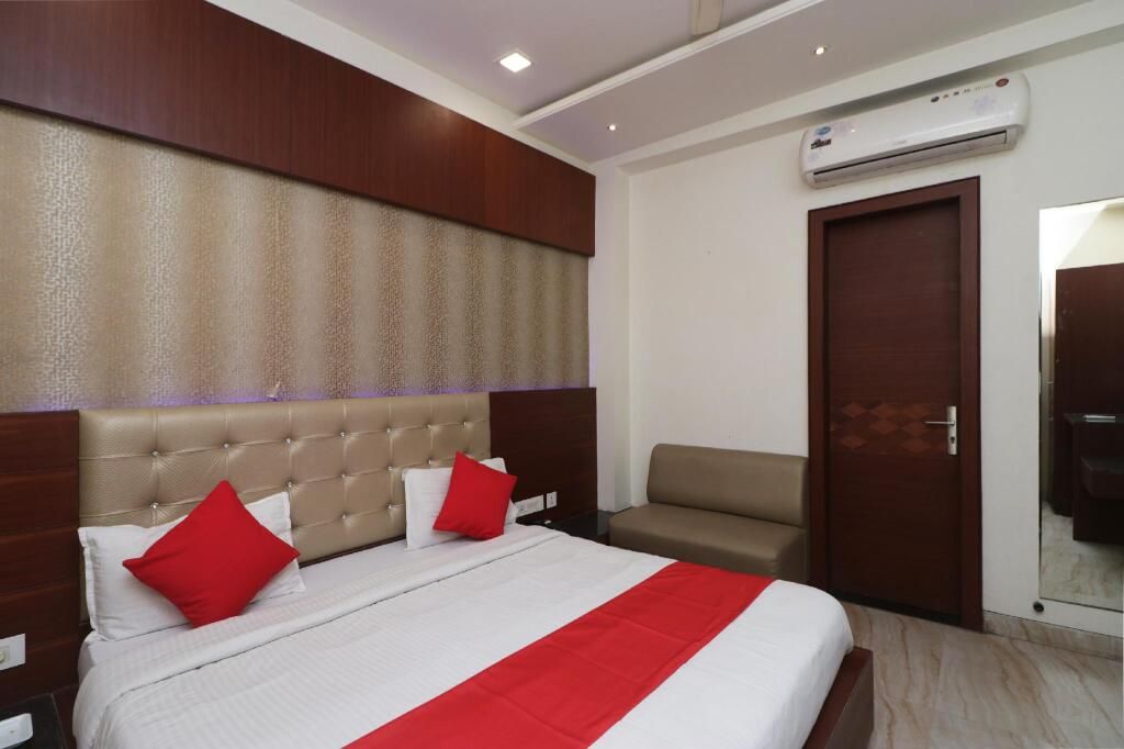 Capital O 13551 Haveli Palace - Ghaziabad - Schlafzimmer