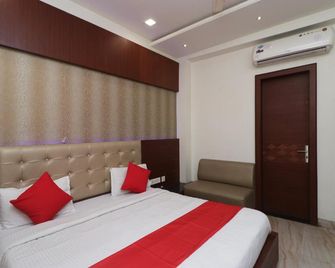 Capital O 13551 Haveli Palace - Ghaziabad - Schlafzimmer