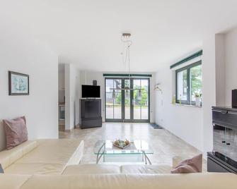 Apartment directly on the Rennsteig - Eisfeld - Wohnzimmer