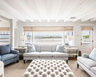 Directly On The Ocean - Luxury Waterfront Home. Steps To Mothers Beach & Kbia - Kennebunk - Living room