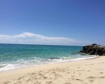 Beautiful, Spacious 3 Story, Waterfront Condo Bimini, Bahamas - Sleeps 10 - Port Royal - Beach