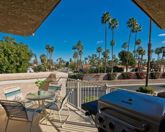 Gorgeous 2br+2ba (U) Mesquite Country Club Condo - Palm Springs - Balcón