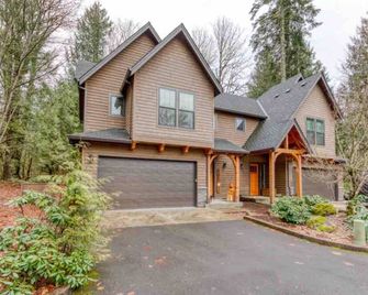 Modern Retreat in Mt Hood Oregon Resort - Mount Hood Village - Building