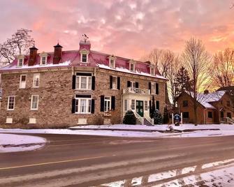 Chrysler House - Gananoque - Edifício