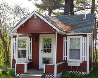 Old Red Inn & Cottages - نورث كونواي - مبنى