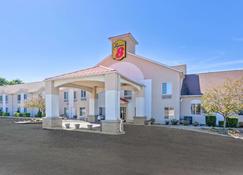 Super 8 by Wyndham Cloverdale - Cloverdale - Gebouw