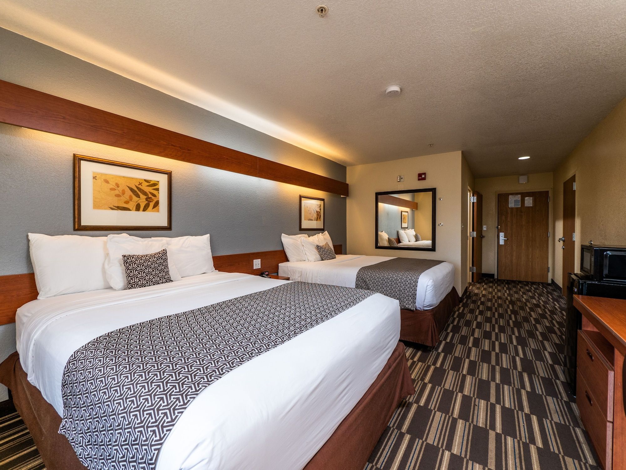 Microtel Inn & Suites by Wyndham Ocala thumbnail 3