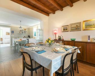 Beautiful private villa for 5 people with WIFI, A/C, TV, patio and parking - San Daniele del Friuli - Sala pranzo