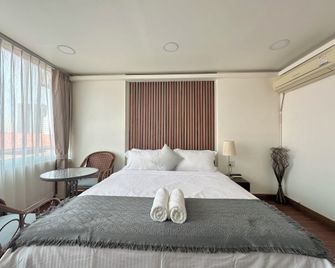 Longzhu Guesthouse - Bangkok