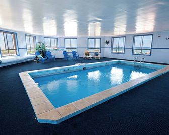 Blue Seas Holiday Villas - Scamander - Piscina