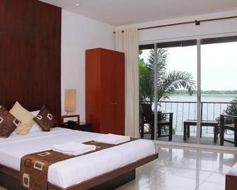 Lake Wind Hotel - Tissamaharama - Bedroom