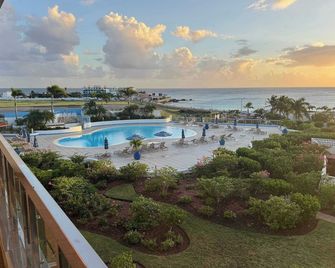 Paradise Perch - Royal Retreats at Maho Beach - Lowlands