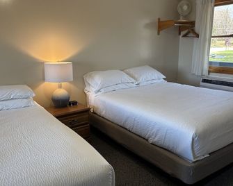 Juniper Motel- Water Front - Double Queen - Greenville - Habitación