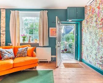 Conde Nast voted top Cotswold holiday let - Wingfield - Living room