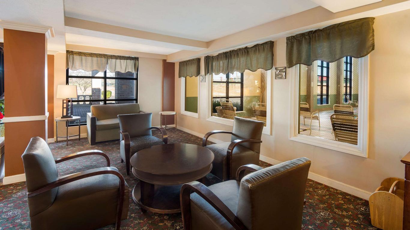 Quality Inn and Suites Cincinnati I-275