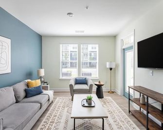 Landing | Incredible 1bd, Clubhouse, Gym - Leland - Living room