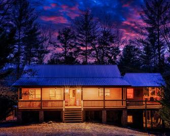 Family Friendly Hot Tub Fire Pit Pool Table 2 Acres - Ellijay - Edificio