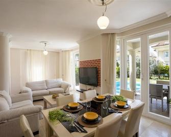 Sunset Beach Villas and Apartments - Fethiye - Yemek odası