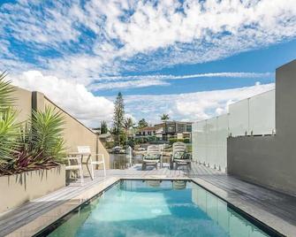 Ray of Sunshine - Broadbeach Waters - Басейн