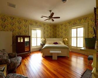 Early Inn at The Grove - Rocky Mount - Bedroom