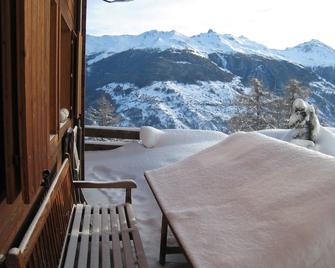 Single chalet with special comfort in the middle of the ski area 4-vallées, Valais - Hérémence - Balcón