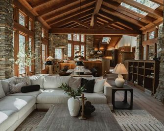 Luxury Nature Getaway Stone House by Casa Oso - Mariposa - Soveværelse