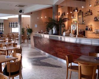 QH Praia de Quiaios - פיגרה דה פוז - בר