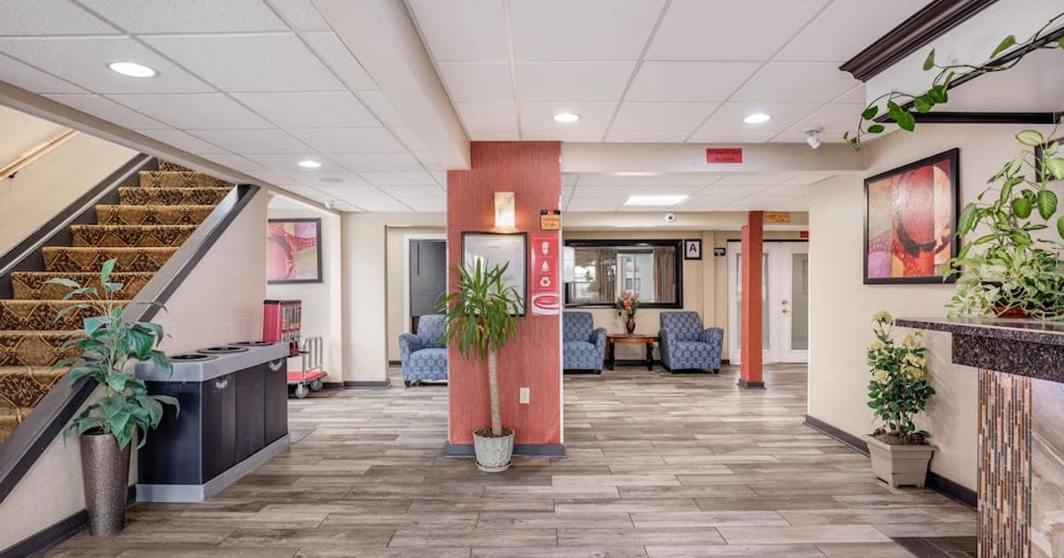 Econo Lodge Milwaukee Airport from 55. Milwaukee Hotel Deals & Reviews