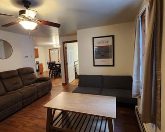 Welcome to the Webster Place! A Charming 3-bedroom house in fabulous Franklin. - Franklin - Living room