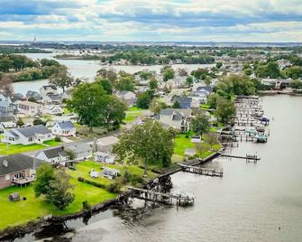 Serenity on the Cove - Dundalk - Building