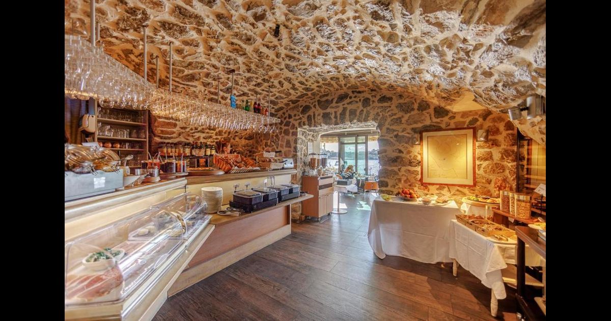 Welcome Hotel in Villefranche-sur-Mer, France from C$ 309: Deals ...