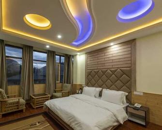 Dee Grand Marq Hotel - Padam - Habitación