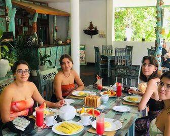 Hungry Lion Sigiriya - Sigiriya