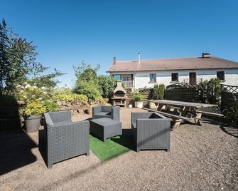Holiday home with private terrace - Girmont-Val-d'Ajol - Patio