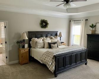 EV Charger / Adjacent to Park - Evans - Bedroom