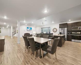 Brand new, 3 Bedroom Suite in Fort Morgan! - Fort Morgan - Eetruimte