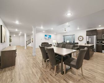 Brand new, 3 Bedroom Suite in Fort Morgan! - Fort Morgan - Eetruimte