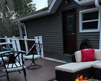 The Castaway on the Ausable River Holy Waters - Grayling - Patio