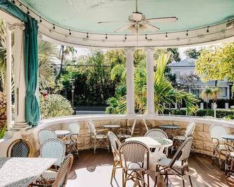 Deluxe King with Balcony - at James House with Parking! - Key West - Restaurant