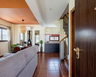 Casa Rural Sierramagna de 2 Dormitorios - El Ronquillo - Living room