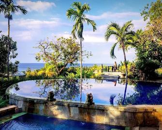 Zen Resort Bali - Seririt - Pool