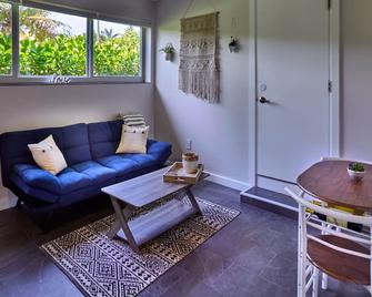 Studio with your own private patio entrance - North Miami - Living room