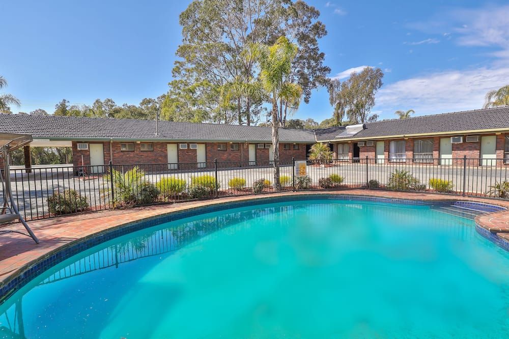 تو ريفرز موتل