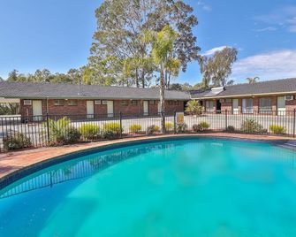 Two Rivers Motel - Wentworth - Piscina